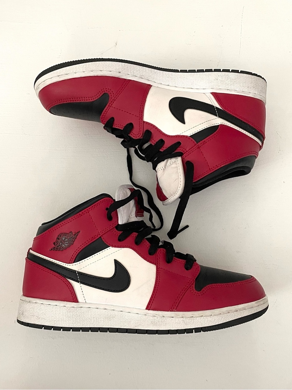 Nike air Jordan 1 mids 7Y red white black sneakers youth sizing